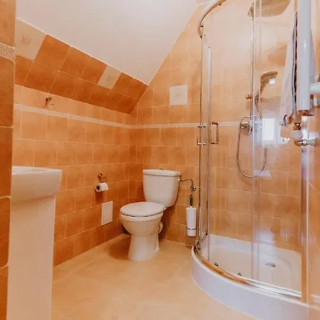 I Utadka - Obok Term Lodge *